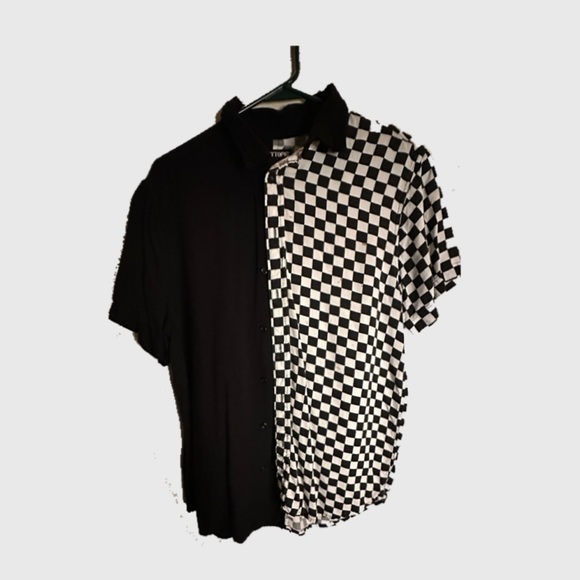 Hot topic split pattern button up - Picture 2 of 3